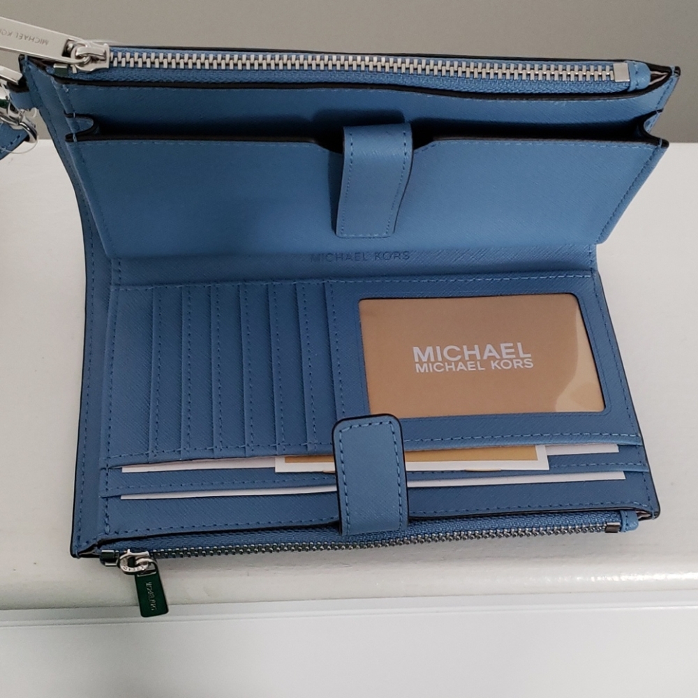 Blue Michael Kors brand new blue wristlet - Picture 6 of 6